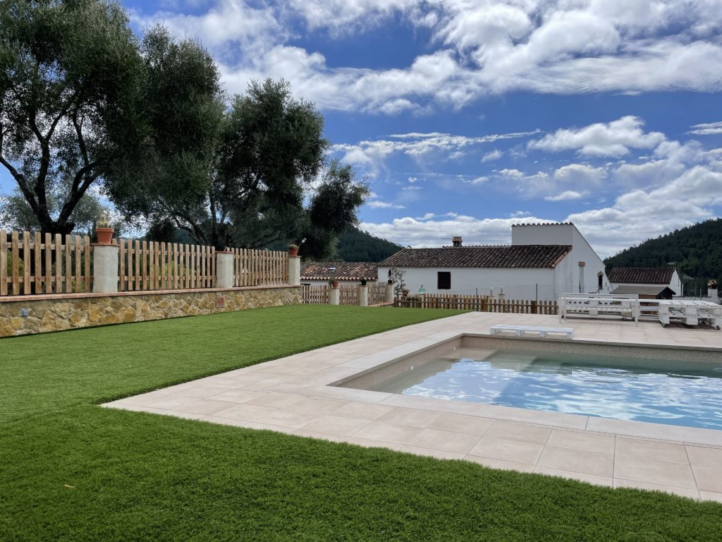 piscines-en-béton-urban-beige