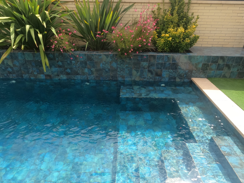 Limpieza de azulejos de piscina