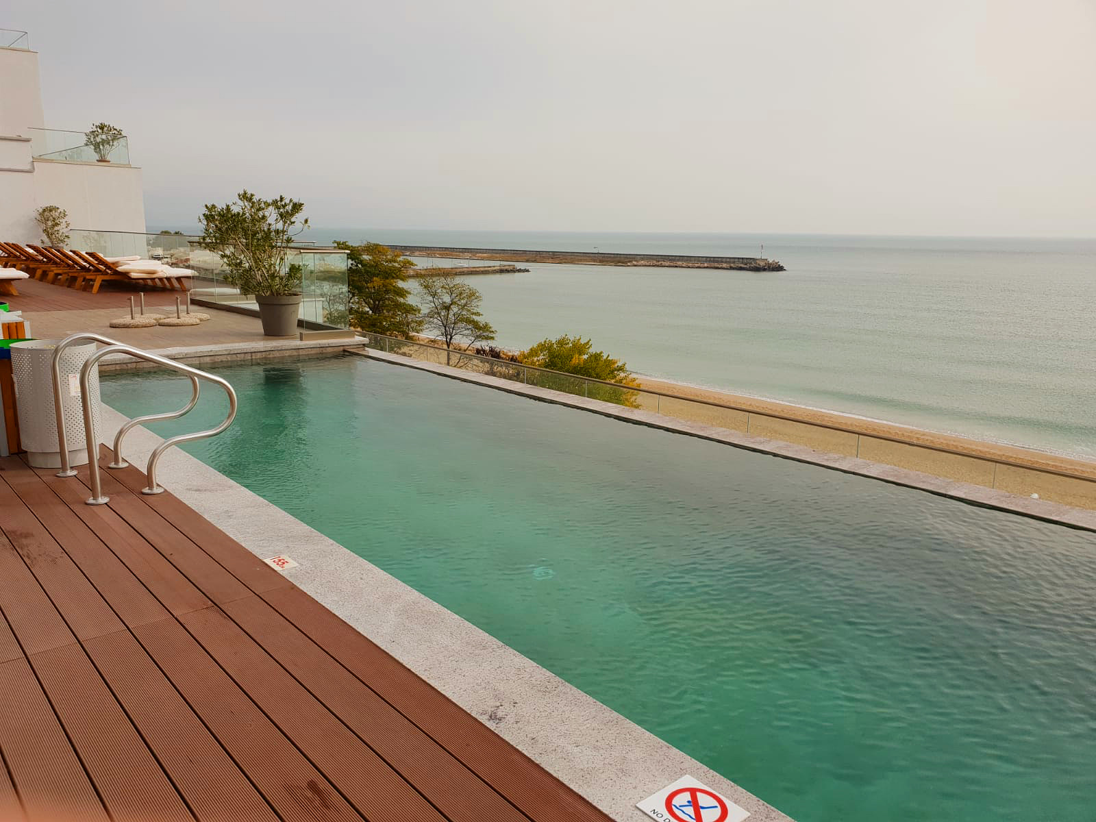 infinity-pool infinity pool - ¿Cómo transformar tu piscina en un espacio elegante y de lujo?