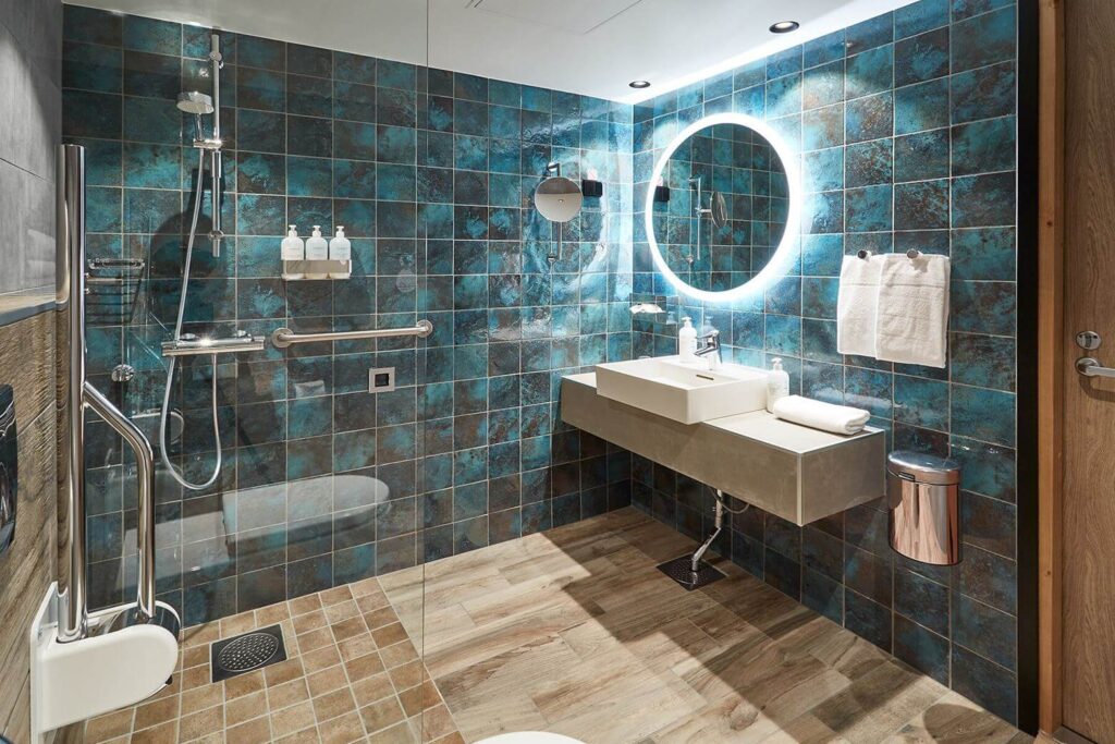 Modern bathroom tile trends 2024 - Ocean Green River