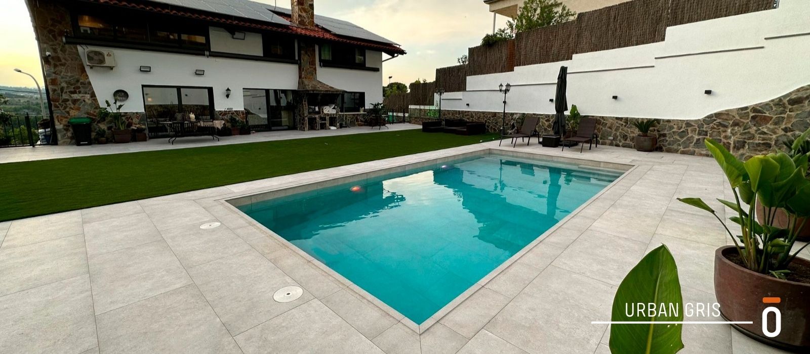 URBAN GRIS carrusel post blog 13 - ¿CÓMO SE VERÁ EL AGUA DE TU PISCINA?