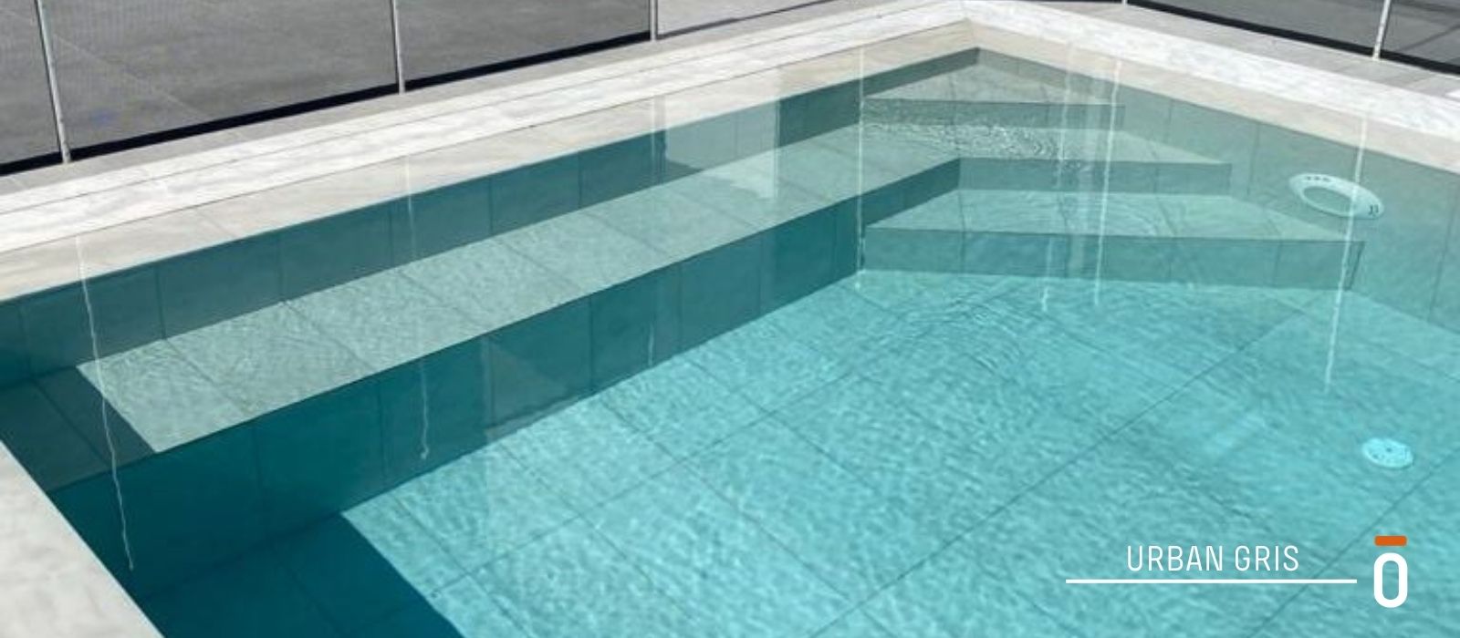 URBAN GRIS carrusel post blog 14 - ¿CÓMO SE VERÁ EL AGUA DE TU PISCINA?