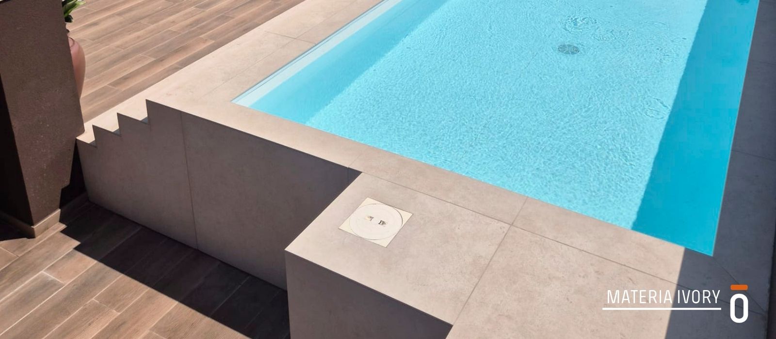 MATERIA IVORY carrusel post blog 26 - ¿CÓMO SE VERÁ EL AGUA DE TU PISCINA?