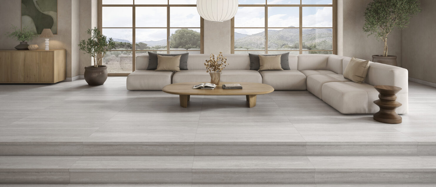 porcelanico-imitacion-marmol-tendencia-ceramica Amplio salón luminoso con suelo de gres porcelánico efecto mármol, tendencia cerámica que se impone en interiorismo.