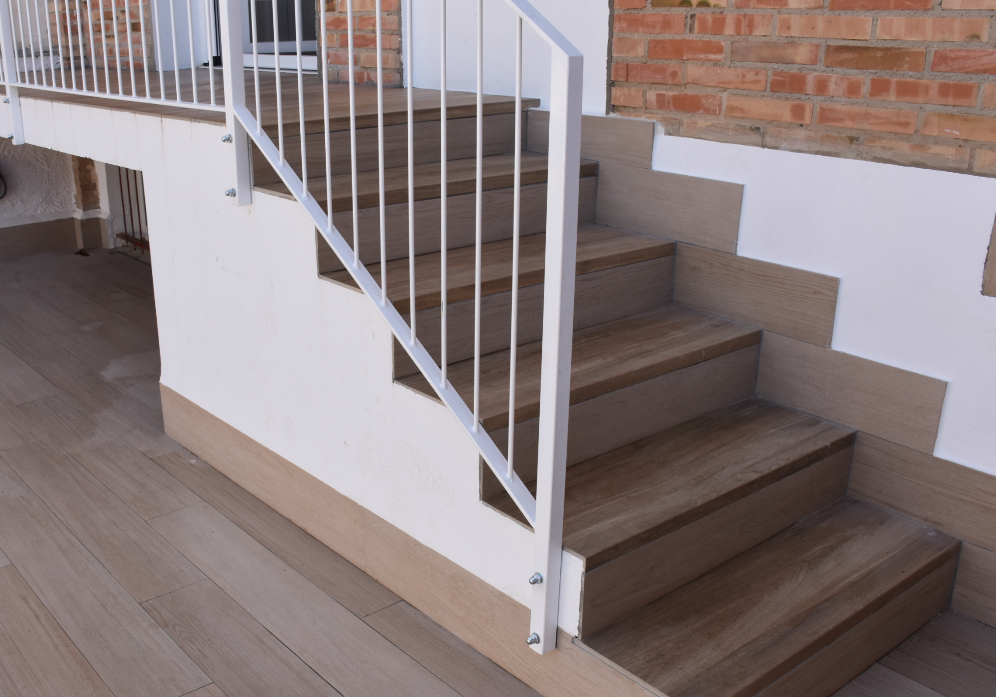 BLOG GRES ARAGON IMAGENES 57 - Escaleras porcelánicas con personalidad: guía de peldaños cerámicos y otras piezas especiales