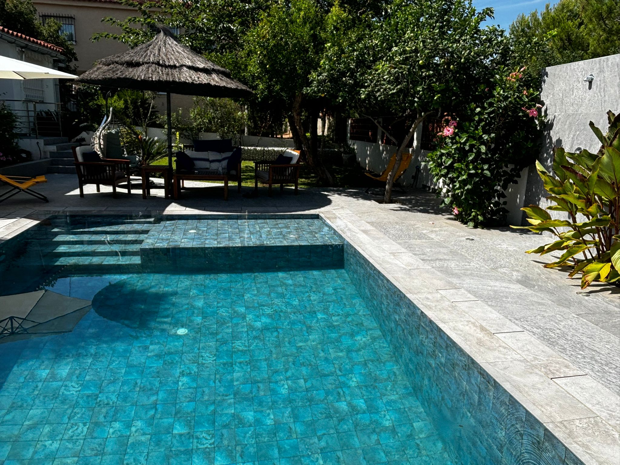 PISCINA PETRA Y OCEAN BLUE BALI9 - 6 colores tendencia en las piscinas de 2026