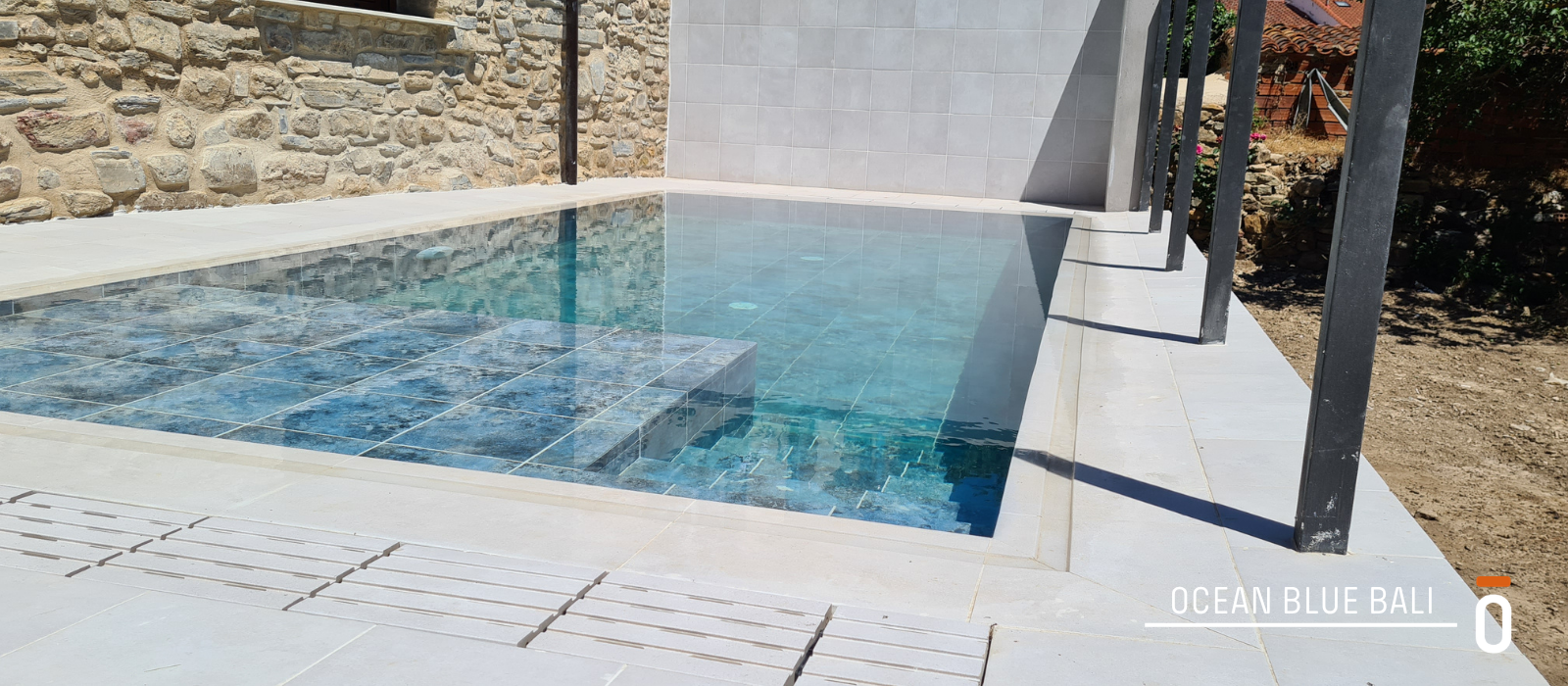 OCEAN BLUE BALI carrusel post blog 17 - 6 colores tendencia en las piscinas de 2026