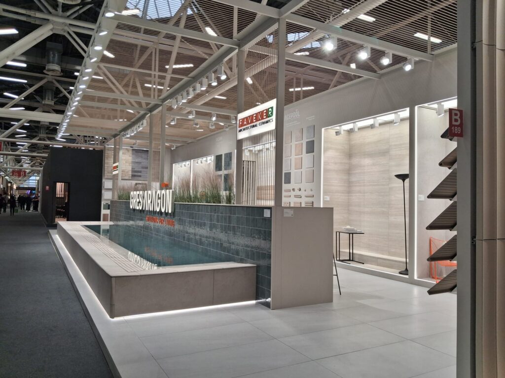 nuevo-color-hueso-ceramica Porcelain floor tiles from Gres Aragón’s Materia collection in the new stone-textured Hueso colorway.